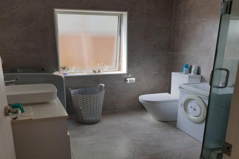 Photo of property in 28 Golden Morning Drive, Albany Heights, Auckland, 0632