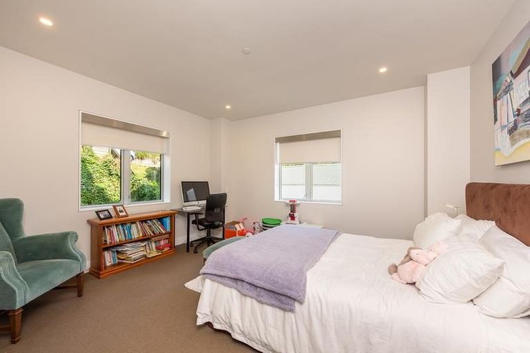 Photo of property in Mitika Apartments, 3/254 Oriental Parade, Oriental Bay, Wellington, 6011