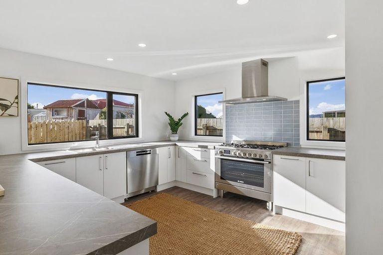 Photo of property in 9 Okahau Terrace, Warrington, 9471