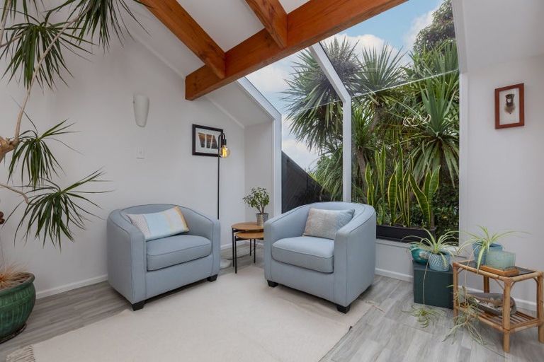 Photo of property in 20 Tiromoana Road, Raumati South, Paraparaumu, 5032