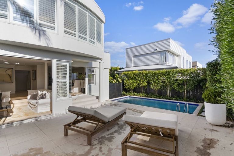 Photo of property in 1/2 Holiday Road, Milford, Auckland, 0620