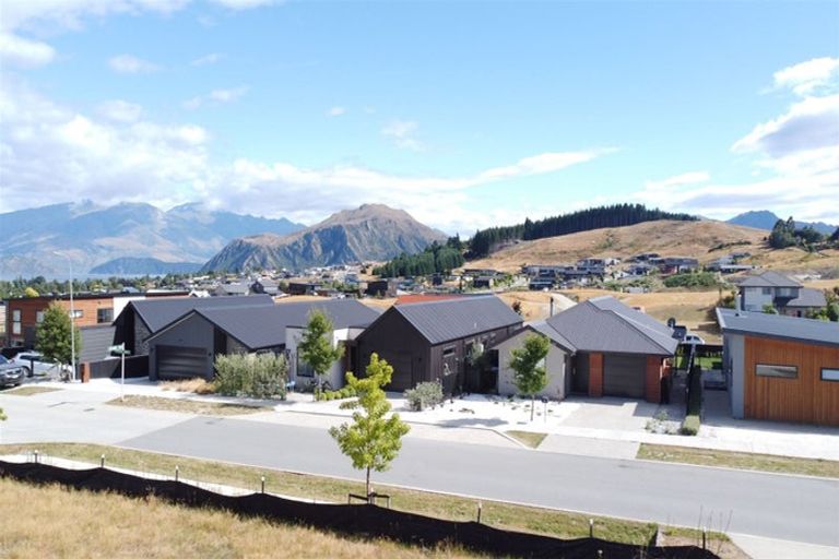 Photo of property in 1 Scurr Terrace, Wanaka, 9305