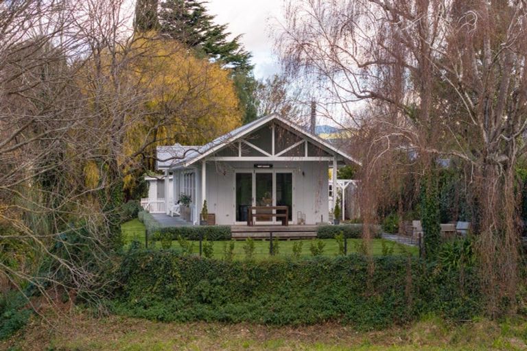 Photo of property in 32 Te Aute Road, Havelock North, 4130
