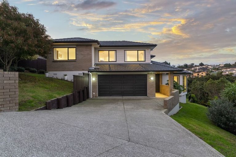 Photo of property in 31 Trotting Terrace, Fairview Heights, Auckland, 0632