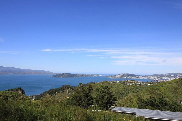 Photo of property in 6 Cessna Way, Newlands, Wellington, 6037