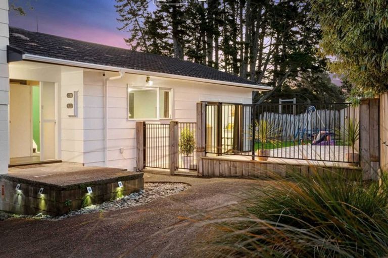 Photo of property in 93 Oreil Avenue, West Harbour, Auckland, 0618