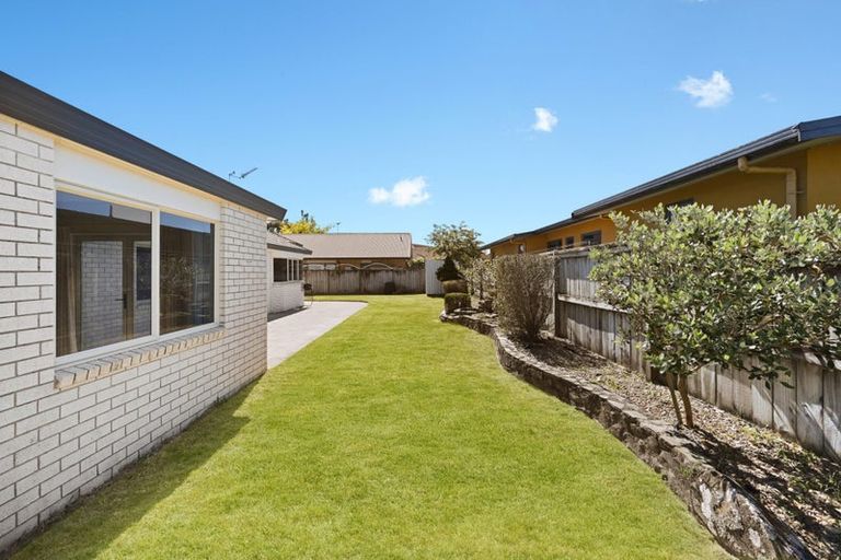 Photo of property in 2 Roderick Place, Rototuna, Hamilton, 3210