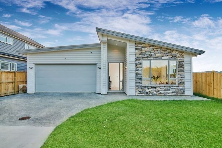Photo of property in 39 Nobilo Road, Kumeu, 0810