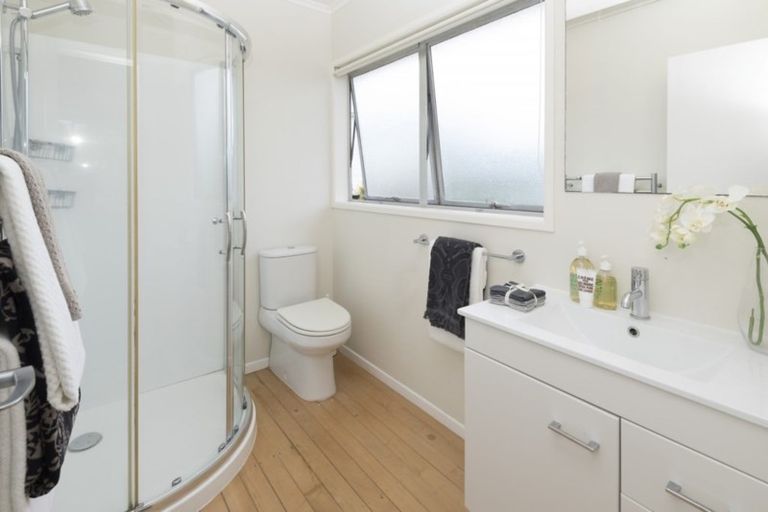 Photo of property in 72a Marine Parade, Mellons Bay, Auckland, 2014