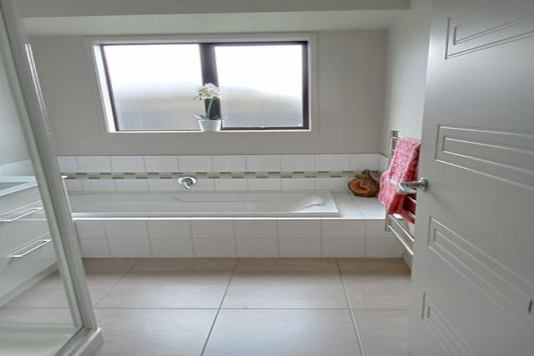 Photo of property in 19 Sirius Crescent, Rototuna North, Hamilton, 3210