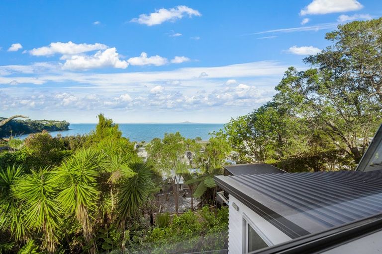 Photo of property in 30c Wade River Road, Stanmore Bay, Whangaparaoa, 0932
