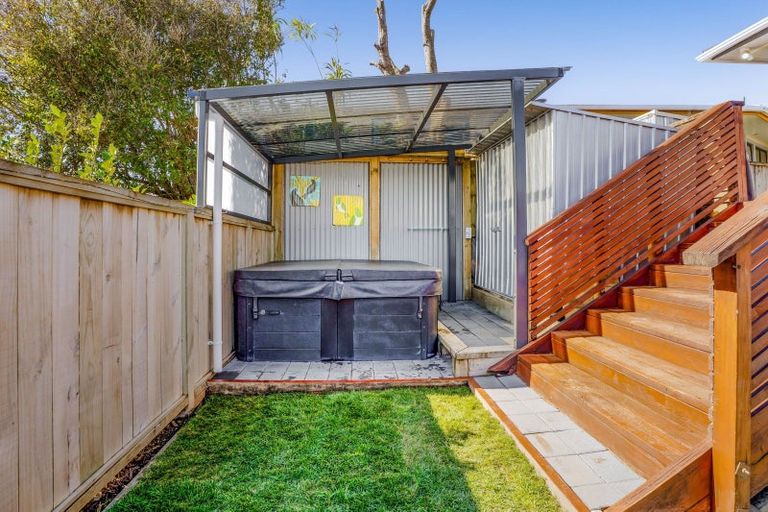 Photo of property in 7 Saxton Road, Upper Vogeltown, New Plymouth, 4310