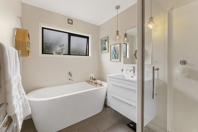 Photo of property in 298 Te Moana Road, Waikanae, 5036