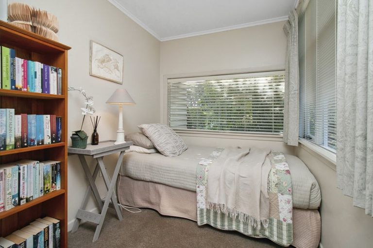 Photo of property in 63 Forrest Hill Road, Milford, Auckland, 0620