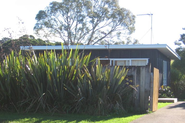 Photo of property in 1/41 Withers Road, Glen Eden, Auckland, 0602