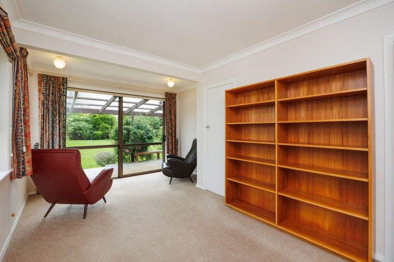 Photo of property in 12 Athlone Place, Hokowhitu, Palmerston North, 4410