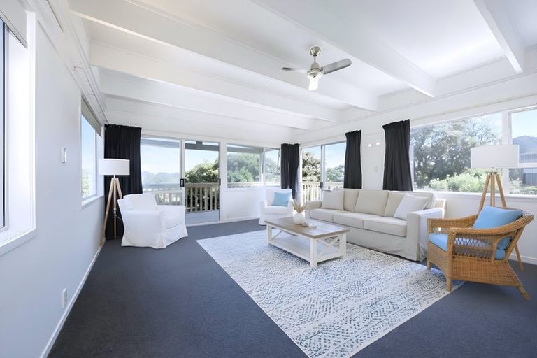 Photo of property in 95 Marine Parade North, Piha, New Lynn, 0772