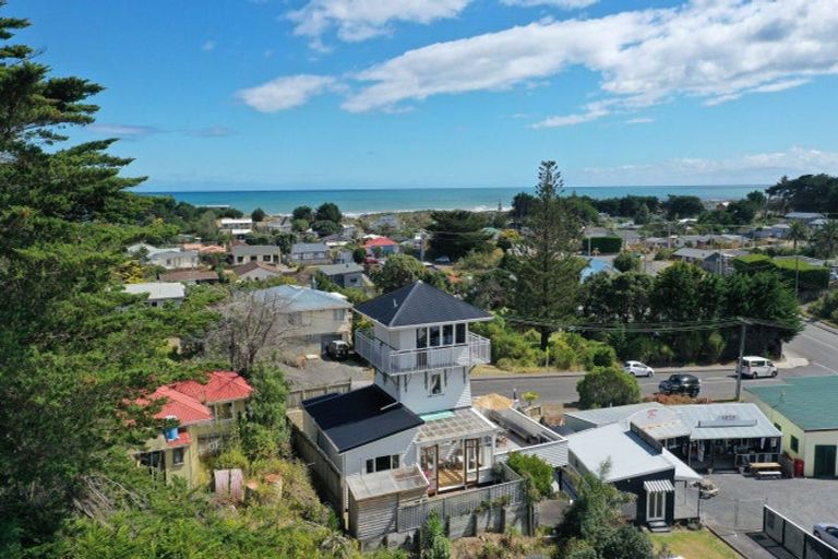 Photo of property in 112 Kahukura Avenue, Waitarere Beach, Levin, 5510