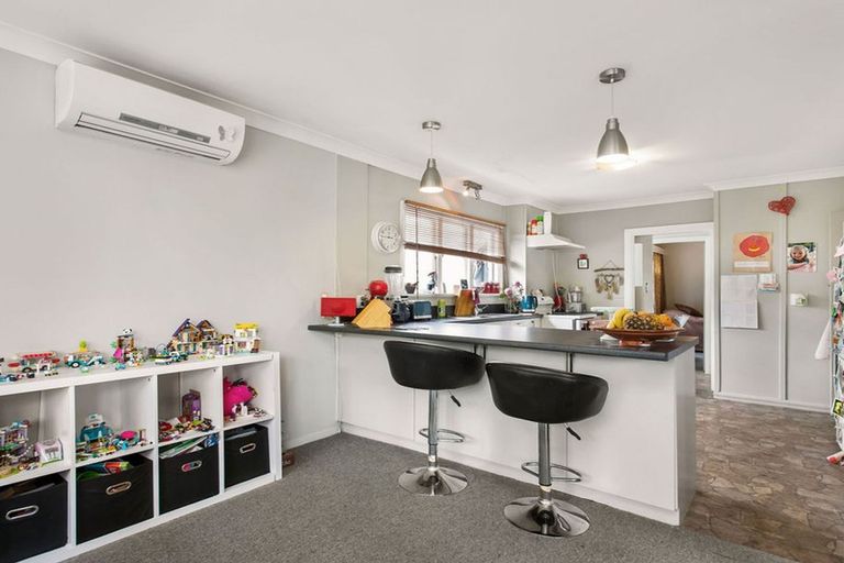 Photo of property in 21 Martindales Road, Heathcote Valley, Christchurch, 8022