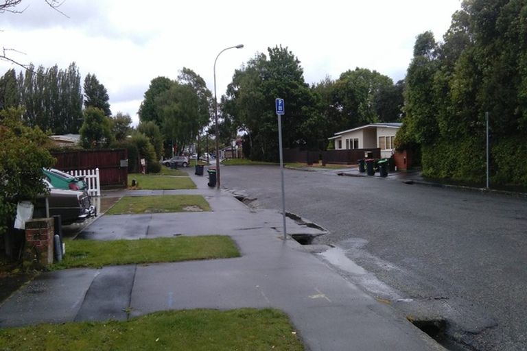 Photo of property in 48 Athol Terrace, Upper Riccarton, Christchurch, 8041