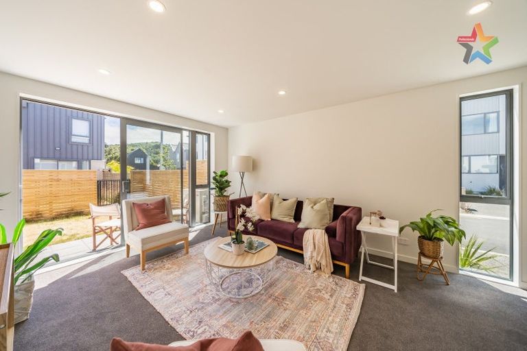 Photo of property in 32 John Street, Stokes Valley, Lower Hutt, 5019