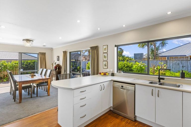 Photo of property in 82 Regent Drive, Paraparaumu Beach, Paraparaumu, 5032