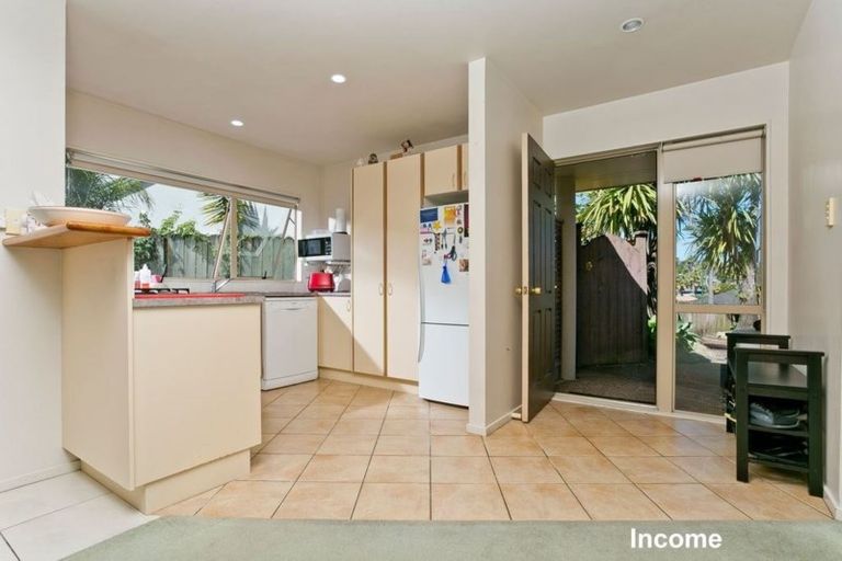 Photo of property in 7 Calypso Way, Unsworth Heights, Auckland, 0632