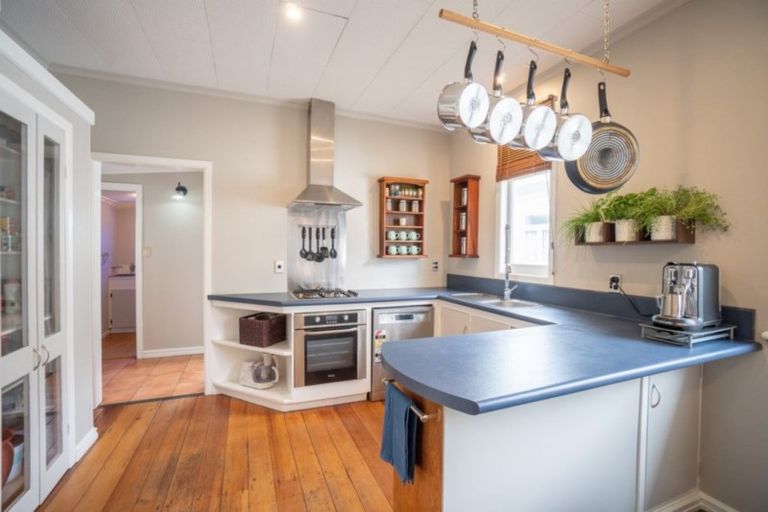 Photo of property in 19 Kingswood Street, Takaro, Palmerston North, 4412