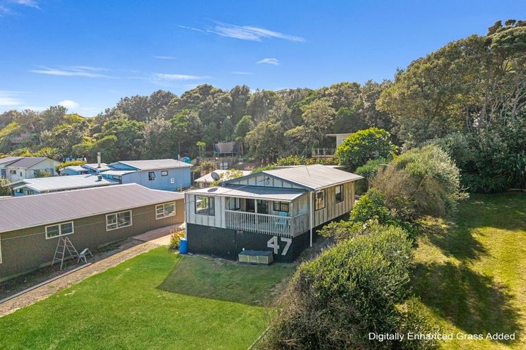 Photo of property in 47 Sea View Road, Baylys Beach, 0377