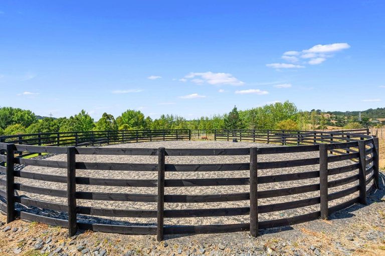 Photo of property in 903 Old North Road, Waimauku, 0882