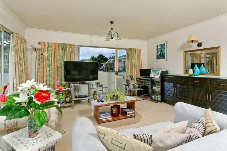 Photo of property in 2/80 Bentley Avenue, Glenfield, Auckland, 0629