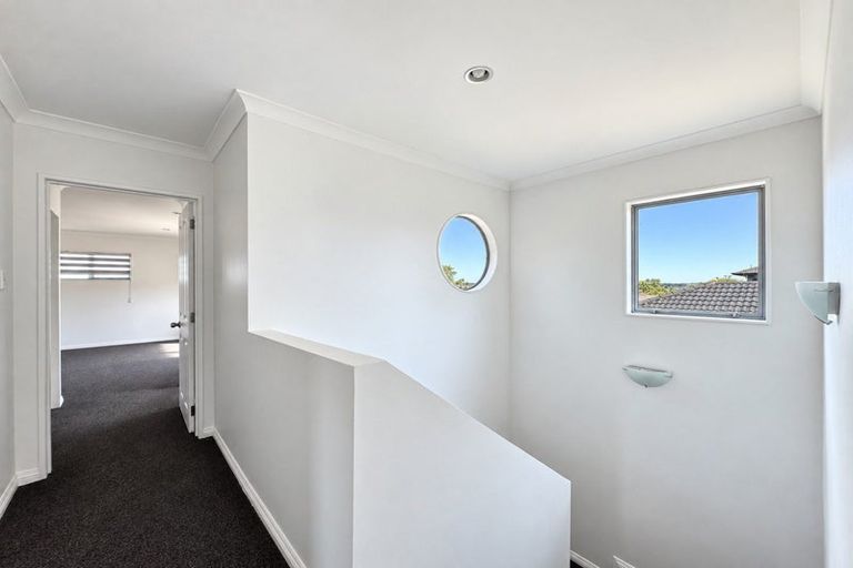 Photo of property in 10 Andrusha Place, Flat Bush, Auckland, 2019
