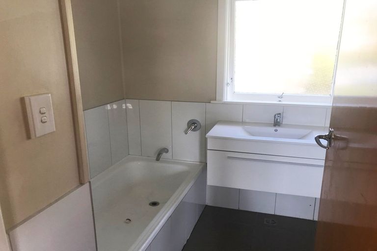 Photo of property in 6 Coleman Avenue, Herald Island, Auckland, 0618