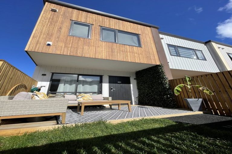 Photo of property in 132 Tiriwa Drive, Massey, Auckland, 0614