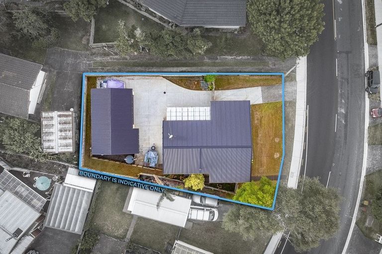 Photo of property in 35 Waimumu Road, Massey, Auckland, 0614