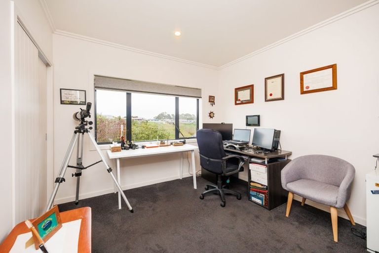 Photo of property in 7 Vaucluse Heights, Fitzherbert, Palmerston North, 4410