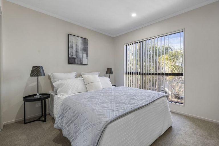 Photo of property in 89c Cascades Road, Pakuranga Heights, Auckland, 2010