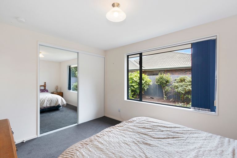 Photo of property in 12 Showgate Avenue, Sockburn, Christchurch, 8042