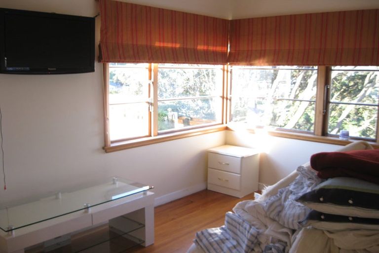 Photo of property in 93 Maupuia Road, Maupuia, Wellington, 6022