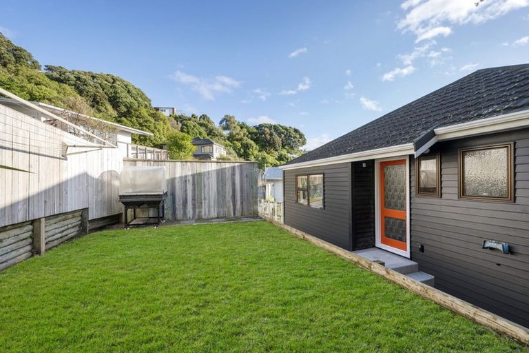 Photo of property in 15 Cavendish Square, Strathmore Park, Wellington, 6022