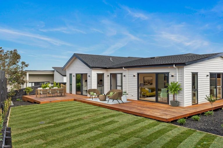 Photo of property in 41 Surf View Crescent, Red Beach, 0932