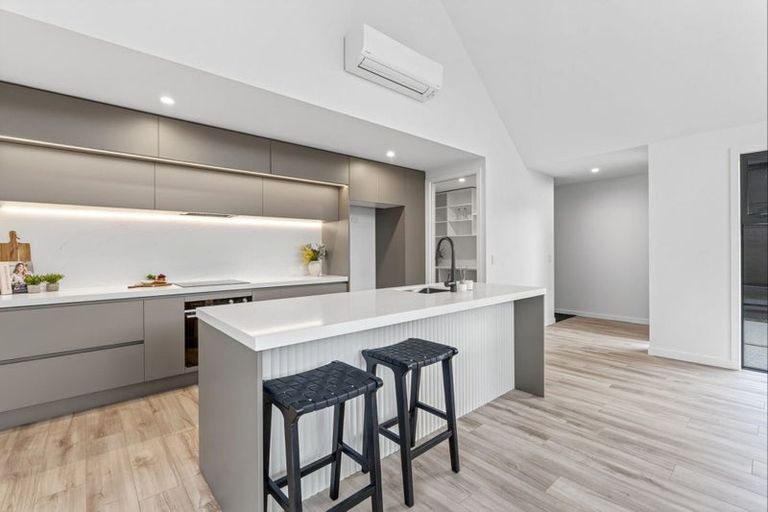 Photo of property in 10 Kamana Rise, Wanaka, 9382