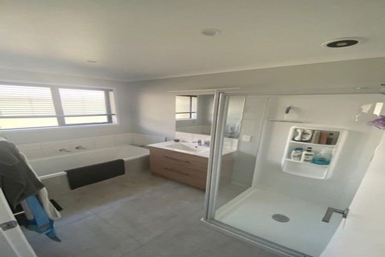 Photo of property in 72 Tabraham Crescent, Pyes Pa, Tauranga, 3112