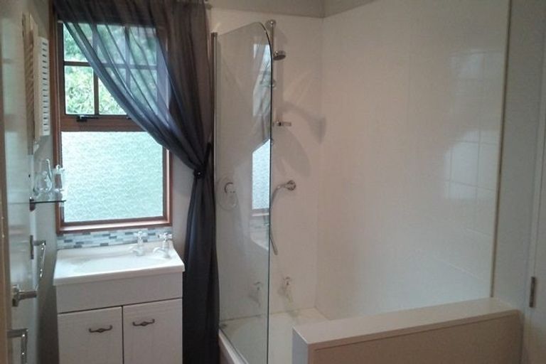 Photo of property in 5 Waicola Drive, Fitzherbert, Palmerston North, 4471