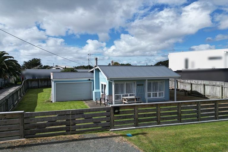 Photo of property in 13 Barber Street, Foxton Beach, Foxton, 4815