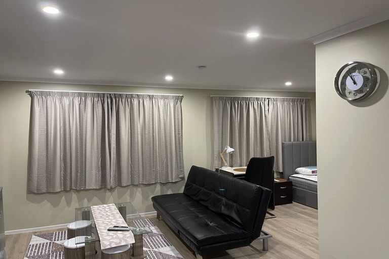 Photo of property in 3 Oswald Close, Flat Bush, Auckland, 2016