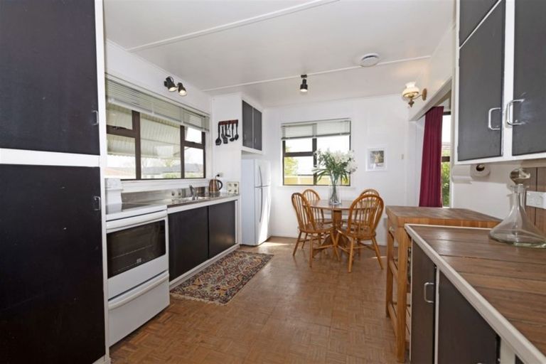 Photo of property in 86 Flanshaw Road, Te Atatu South, Auckland, 0610