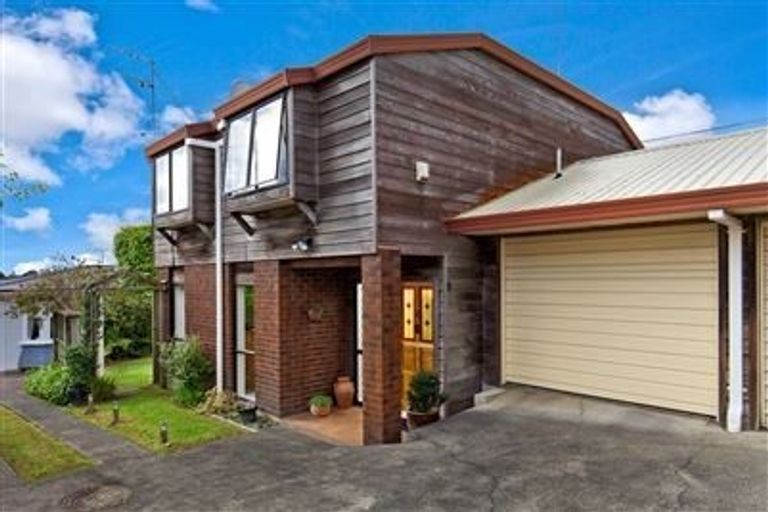 Photo of property in 2/14 Aramoana Avenue, Devonport, Auckland, 0624