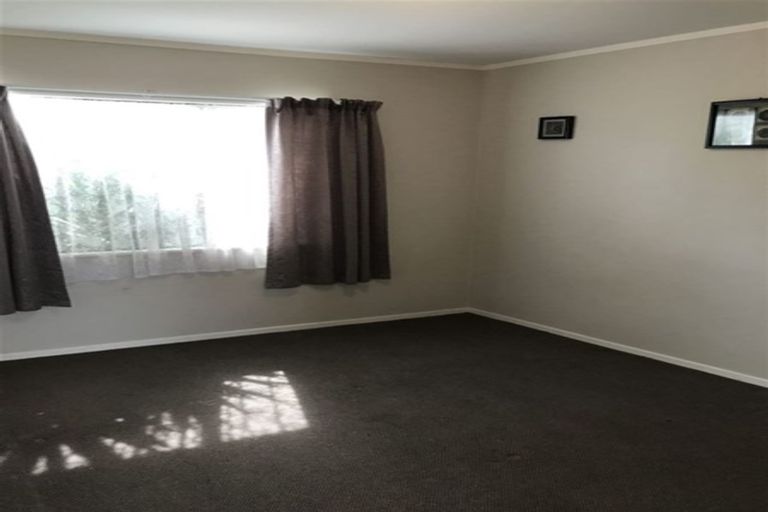 Photo of property in 4 Dungarvon Place, Clendon Park, Auckland, 2103