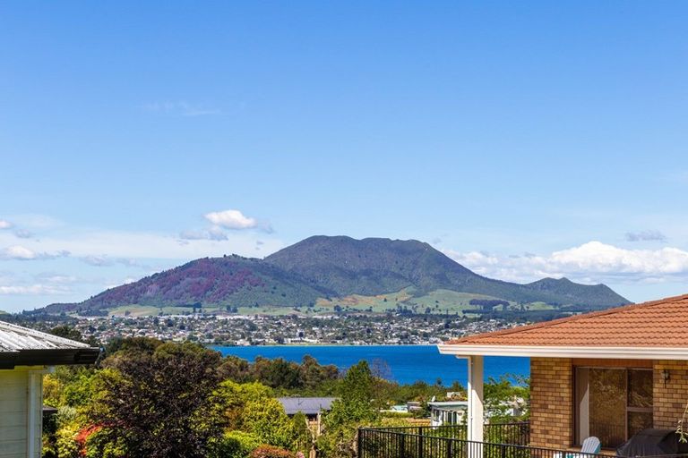 Photo of property in 18 Cherry Lane, Acacia Bay, Taupo, 3330